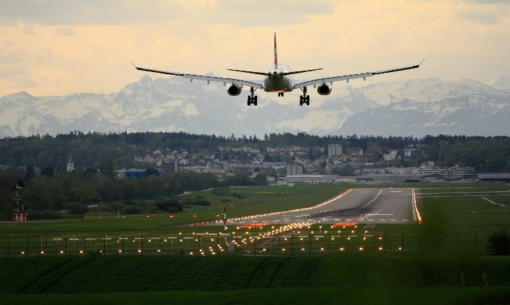 Un avión aterrizando, uno de los momentos que más miedo dan cuando vuelas