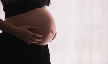 la violencia obstétrica es un tipo de violencia llevada a cabo por profesionales de la salud a las mujeres