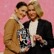 Naomi Watts y Drew Barrymore han hablado de menopausia y contra el menowashing